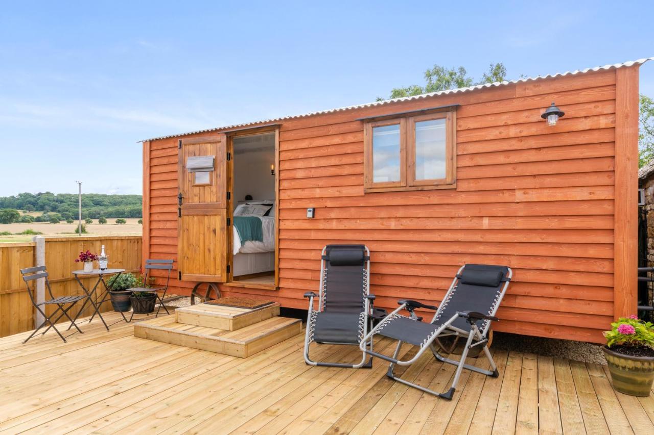 Outbak Shepherds Hut Cheltenham Exteriör bild