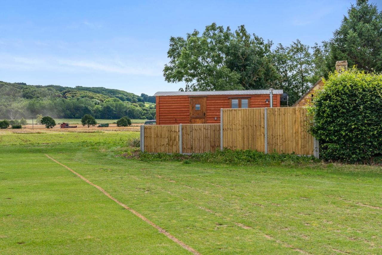 Outbak Shepherds Hut Cheltenham Exteriör bild