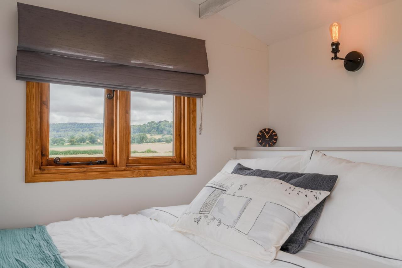 Outbak Shepherds Hut Cheltenham Exteriör bild