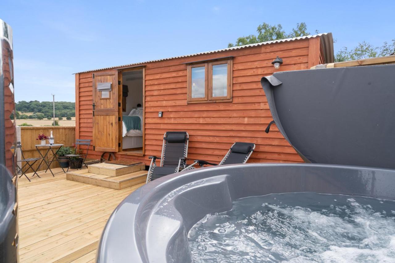 Outbak Shepherds Hut Cheltenham Exteriör bild