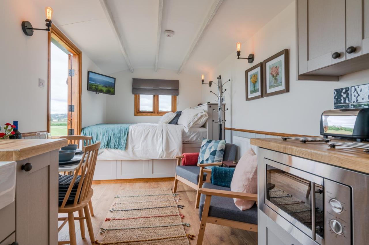 Outbak Shepherds Hut Cheltenham Exteriör bild